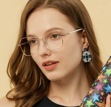 Stap over op moderne chic met geometrische brillen.